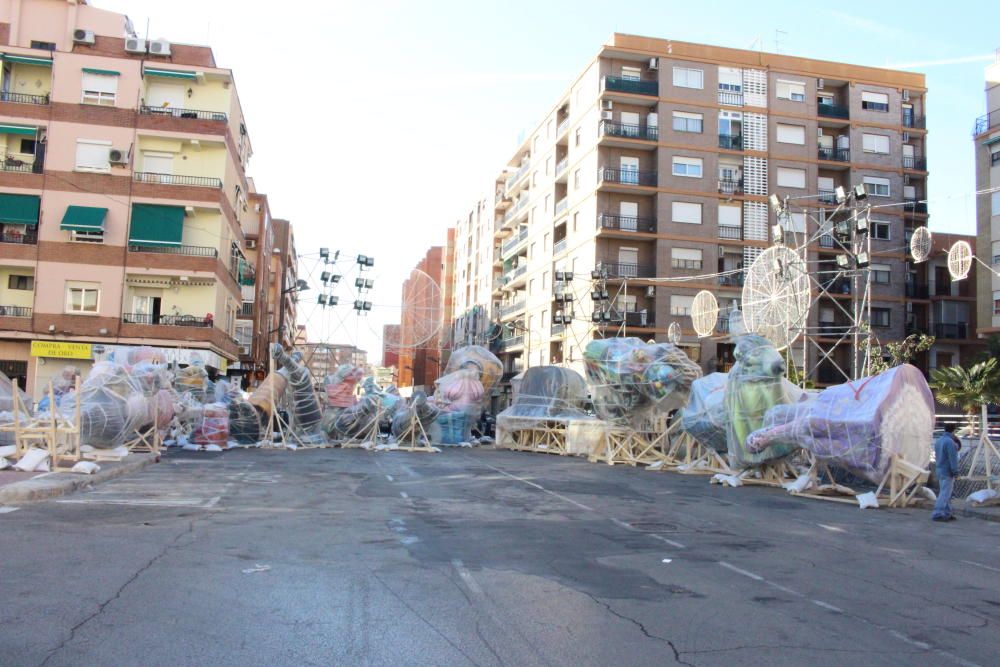 Amanece el domingo 10. L'Antiga de Campanar extiende toda su "escampá" a la espera de empezar a subir