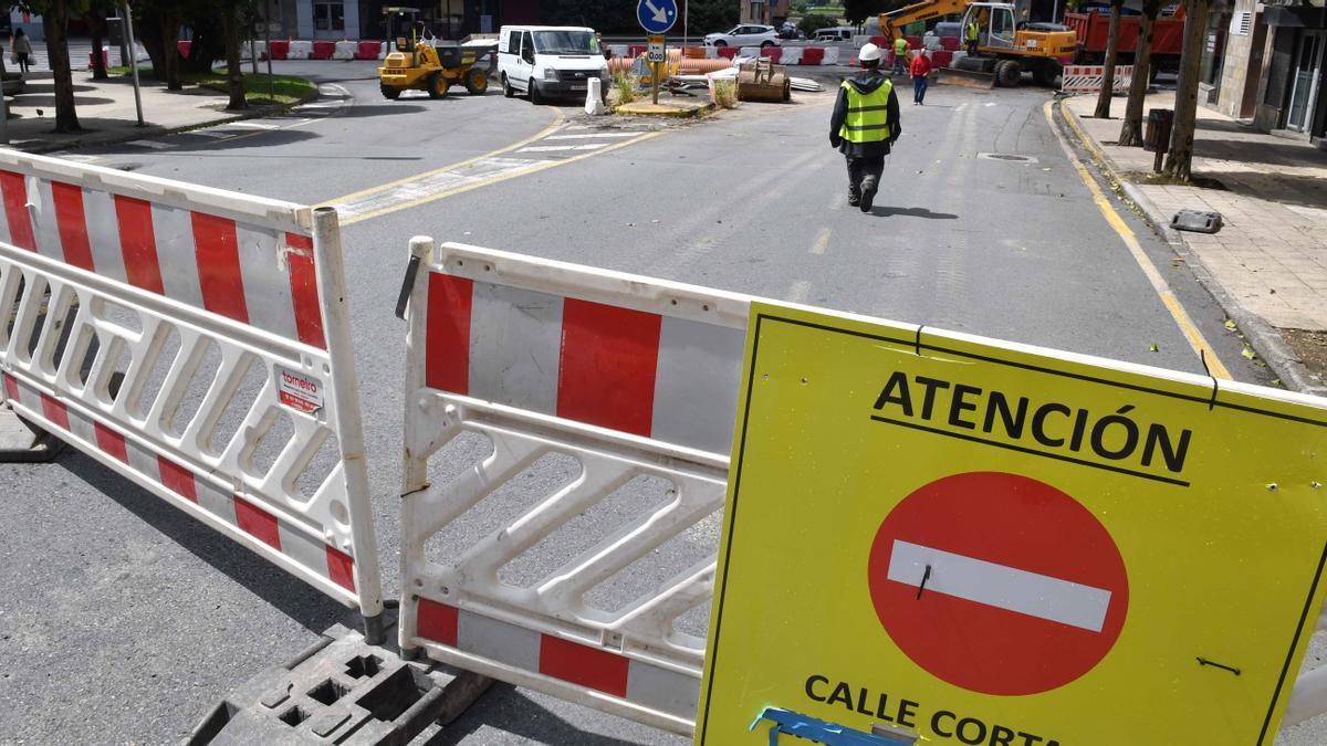 Carril cortado por obras.