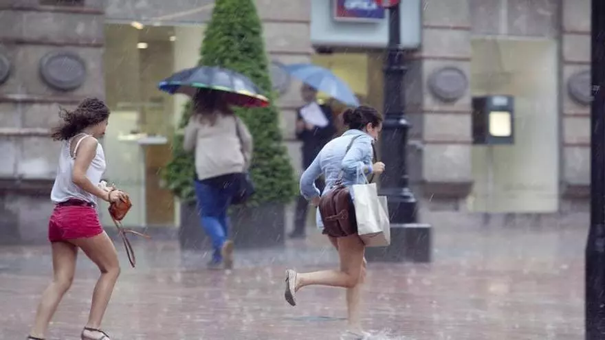 VÍDEO: La AEMET alerta del cambio de tiempo en Asturias: "precaución" ante la llegada de tormentas con granizo
