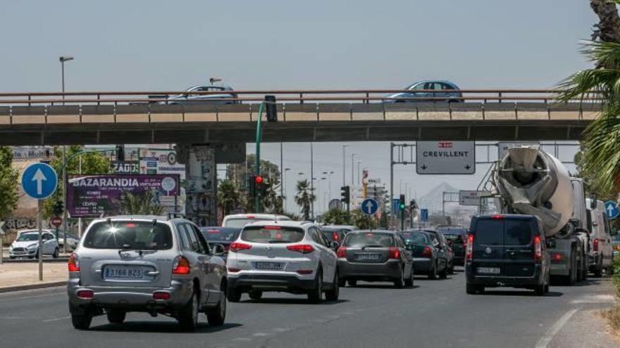 El tripartito cede a las condiciones de Cs y bajará el impuesto de vehículos y construcciones por el presupuesto