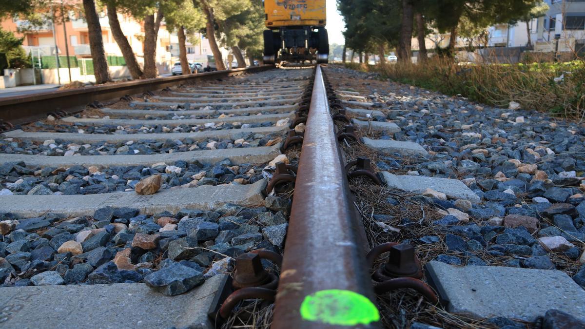 El desmantelamiento del trazado ferroviario litoral arranca tres años después de la activación del corredor del Mediterráneo.