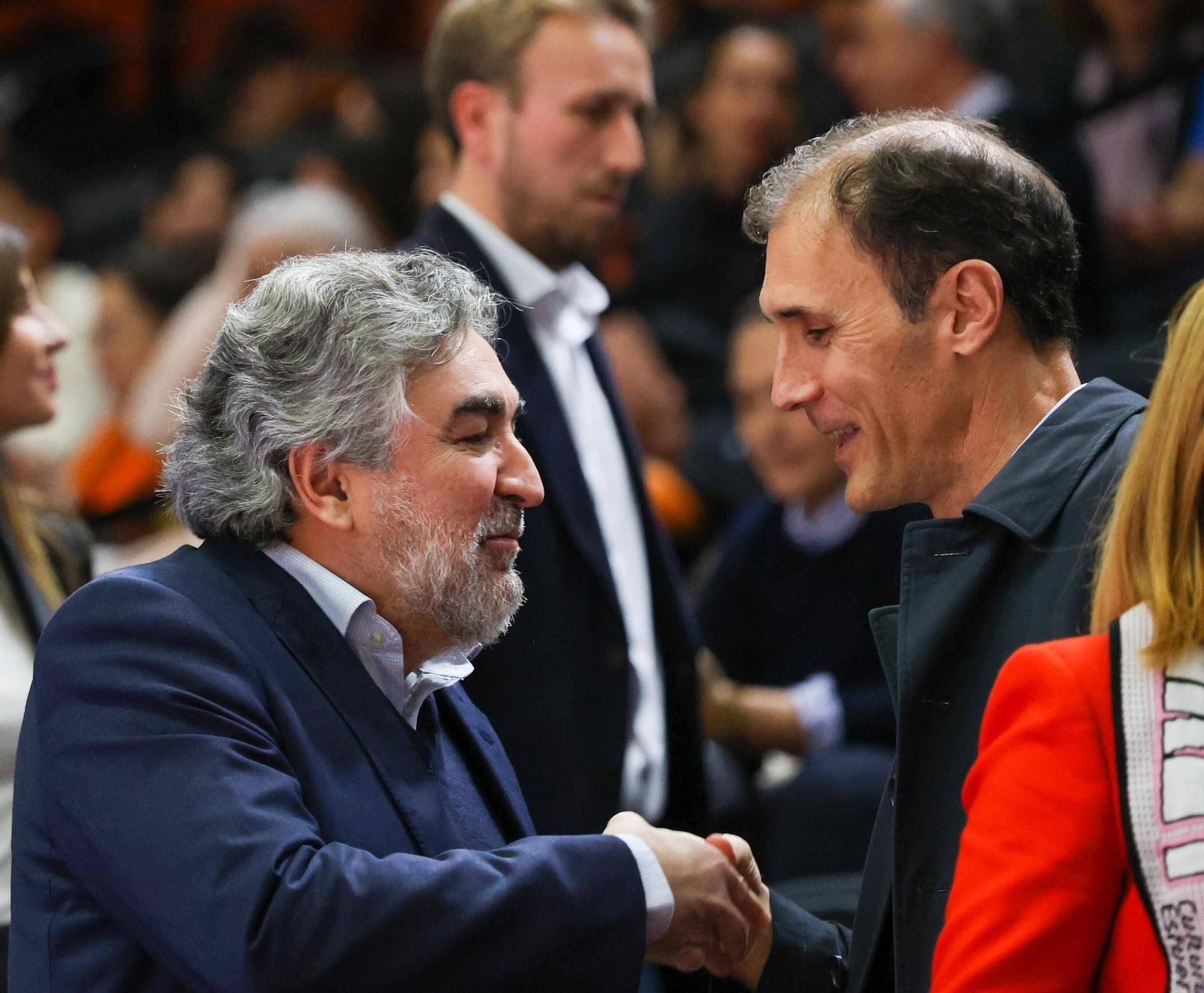 El Valencia Basket celebra a lo grande la Copa de la Reina con su afición