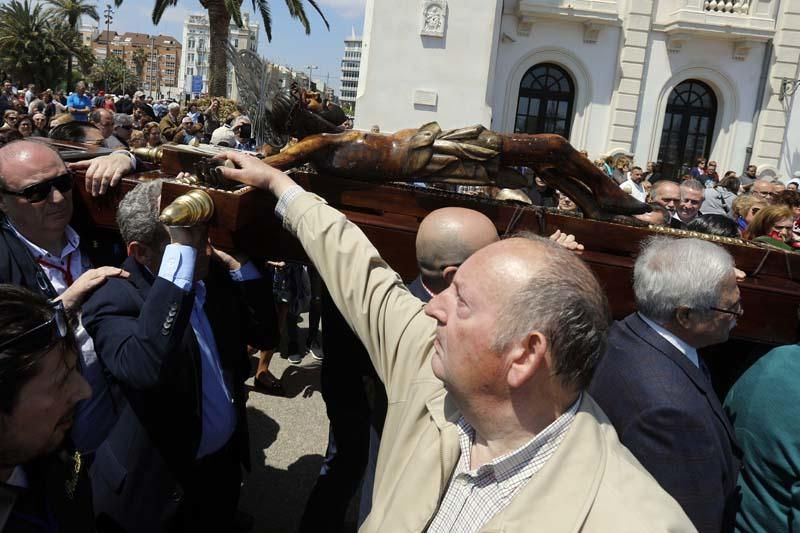 Llegada del Cristo del Grao, el Negret, al puerto