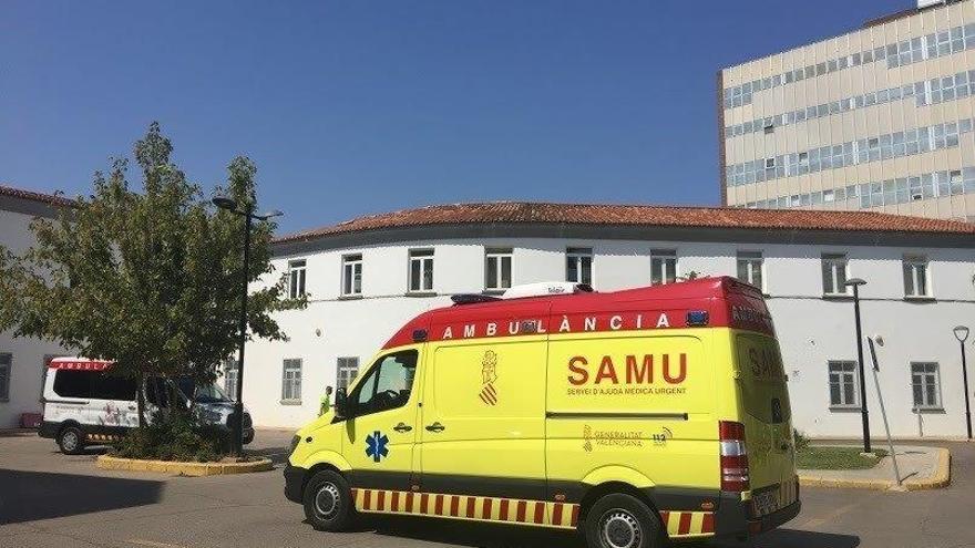 Tres heridos por inhalación de humo tras el incendio en un edificio de Paterna