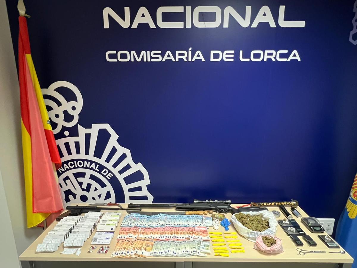 Elementos incautados por la Policía Nacional en la operación.