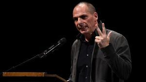 Varoufakis interviene en la presentación oficial del nuevo movimiento europeo, en Berlín, este martes.