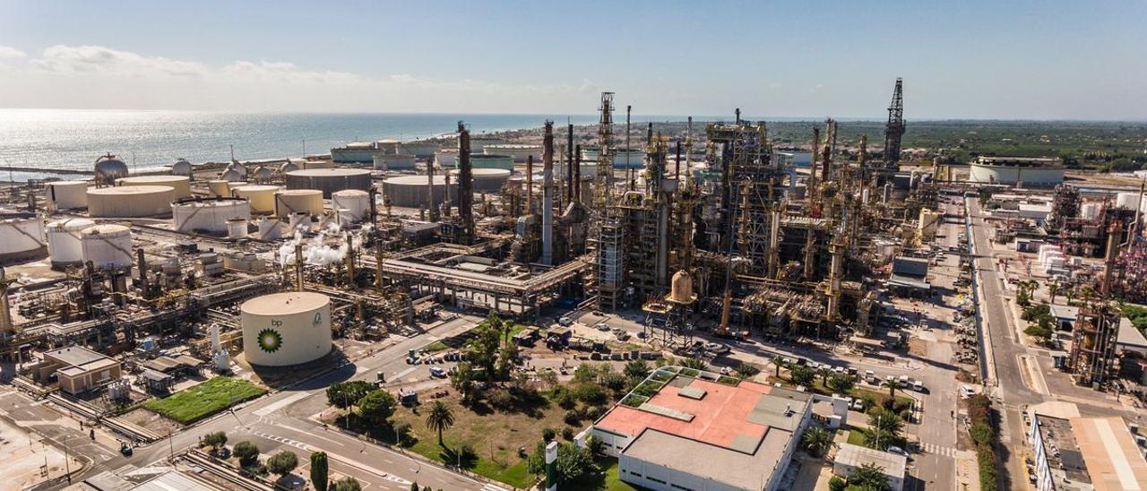 Vista de la planta de bp en el polígono Serrallo de Castelló, y que es uno de los focos del proyecto sobre hidrógeno.