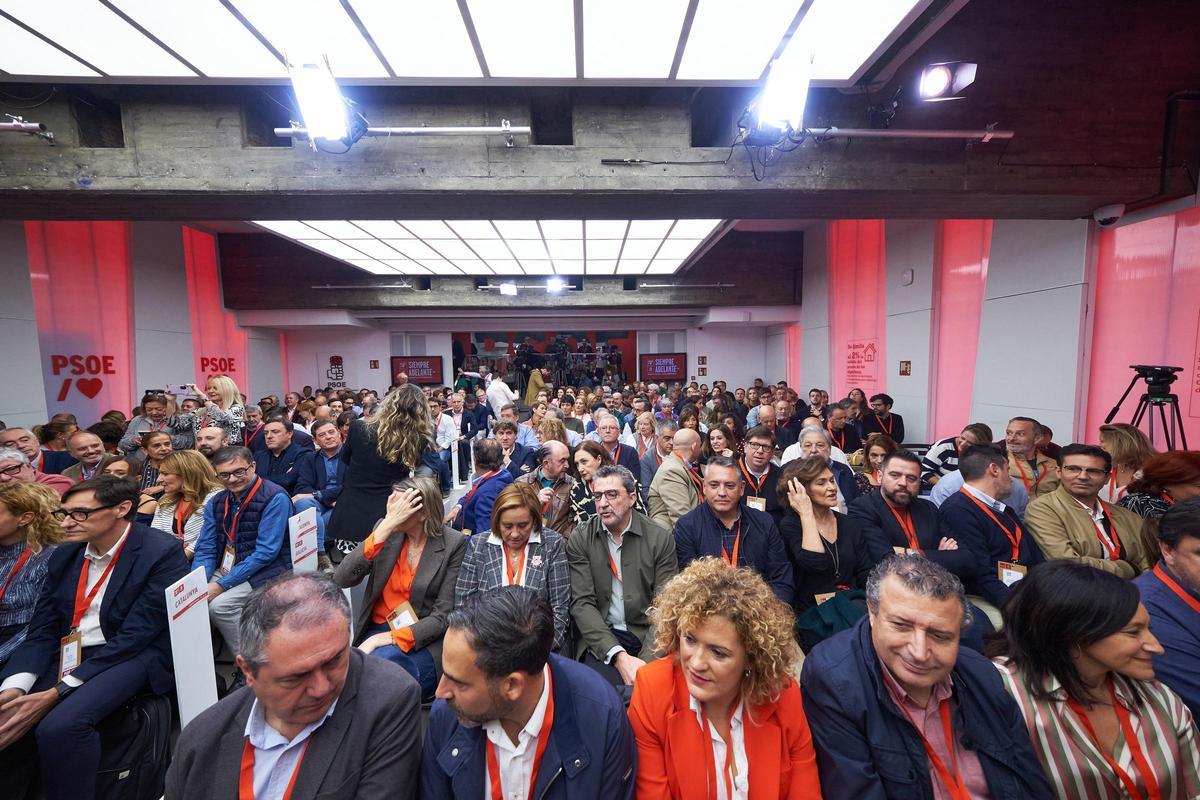 Las agrupaciones socialistas se movilizan para apoyar a Pedro Sánchez