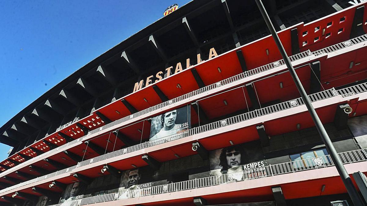 Fachada del viejo estadio de Mestalla, del Valencia CF. | F. CALABUIG