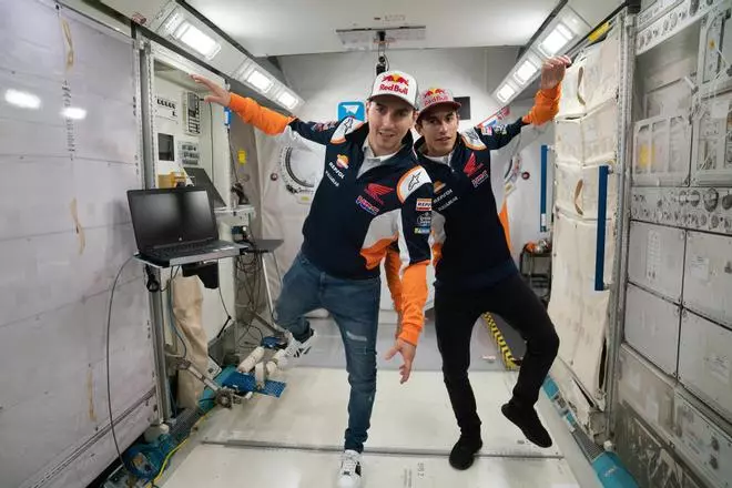 Marc Márquez y Lorenzo visitan la NASA