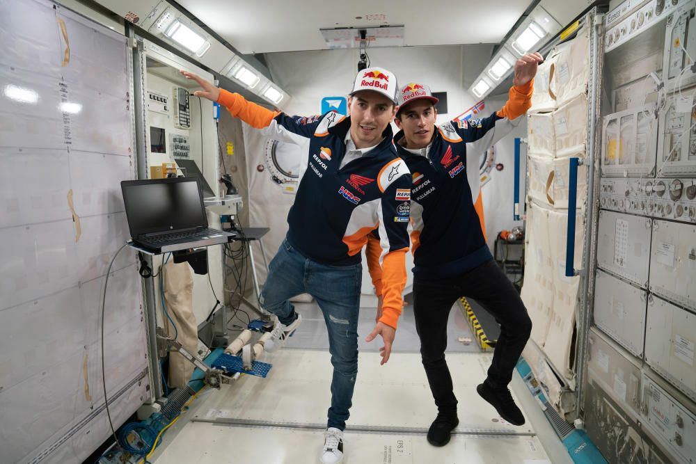 Marc Márquez y Jorge Lorenzo visitan la NASA