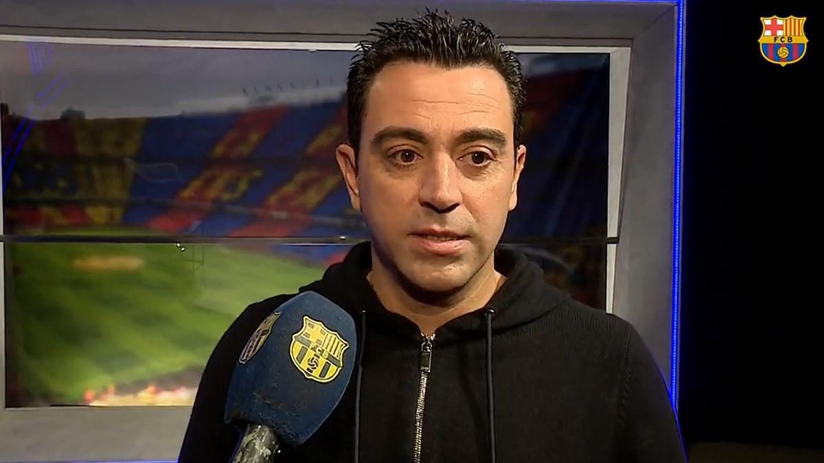 Xavi, sobre Busquets: "Es uno de los mejores mediocentros de la historia del fútbol"