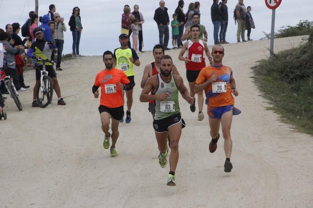 Más de medio millar de corredores completaron el espectacular y exigente recorrido de 21 kilómetros por la Costa da Vela de Cangas.