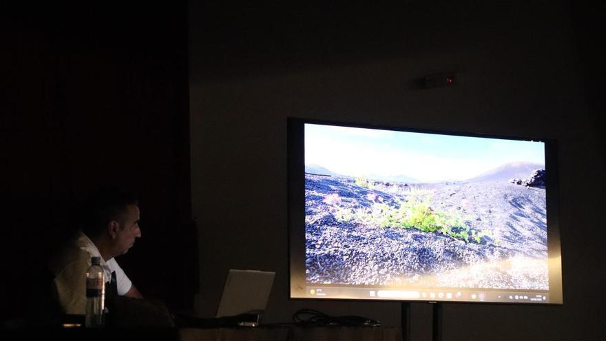 Gustavo Medina reivindica la fotografía como herramienta para mirar y conservar el paisaje de Lanzarote