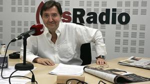 El periodista Federico Jiménez Losantos, en el estudio de esRadio.