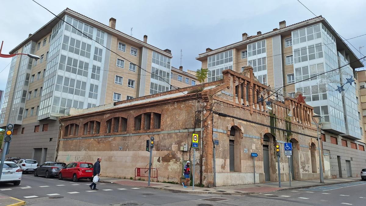 Vista del edificio desde la plaza del Llaurador.