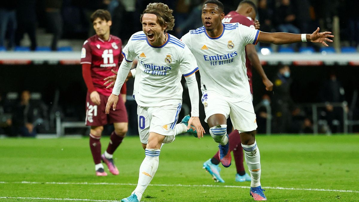 El Madrid afianza su liderato ante la Real Sociedad.
