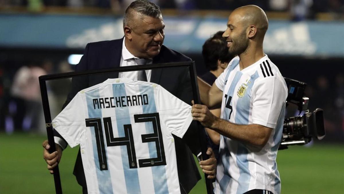 Mascherano recibió un cálido homenaje