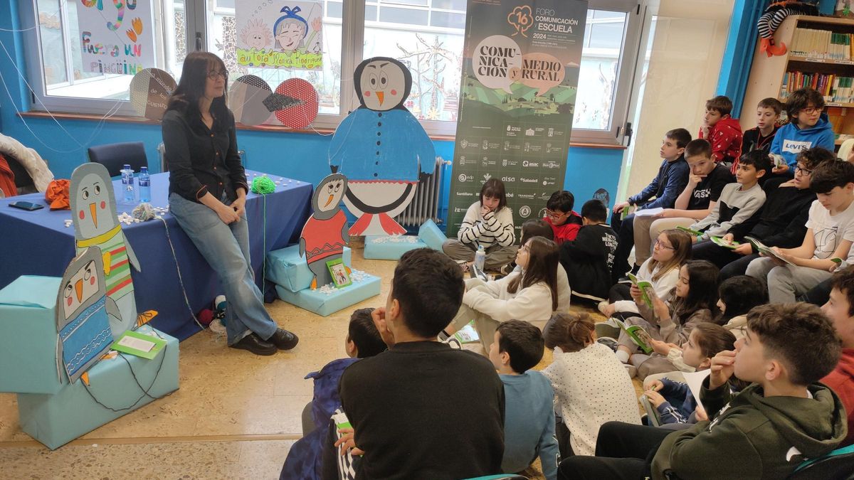 Un momento del encuentro con los escolares del Jovellanos.