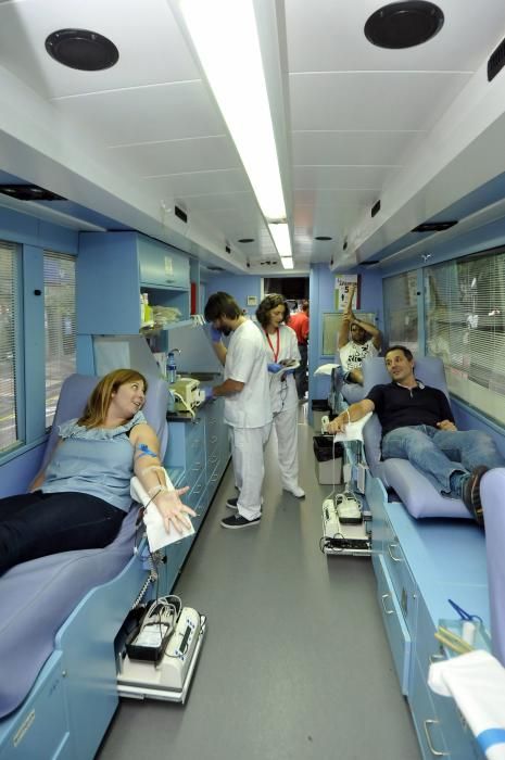 Autobús de donación de sangre y médula ósea