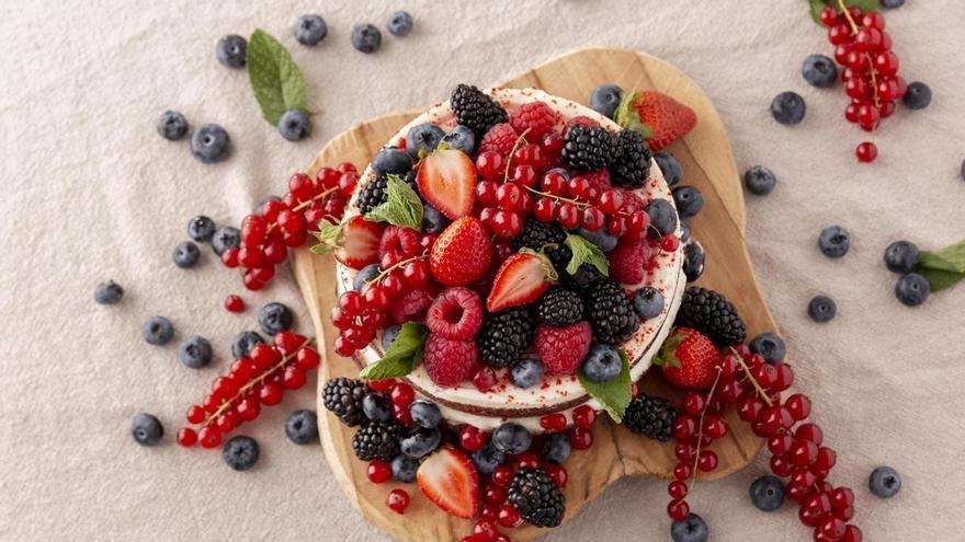 Te estás comiendo fruta contaminada: así debes lavar fresas, arándanos y uvas, según los nutricionistas