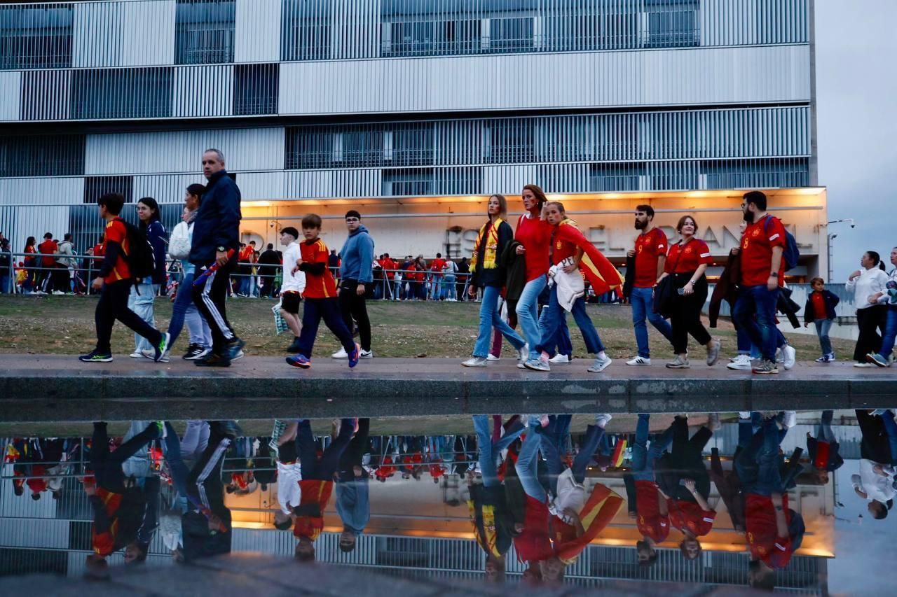 El apoyo de la afición cordobesa a la selección española, en imágenes