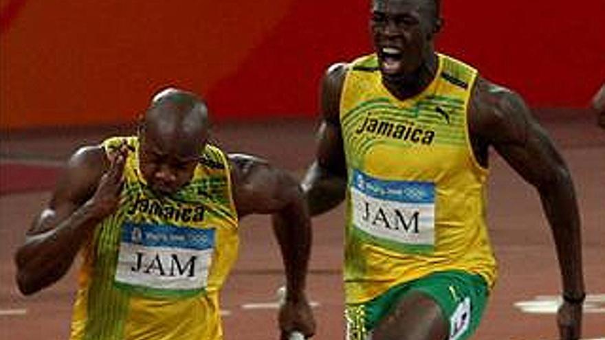 &quot;Relámpago&quot; Bolt consigue su tercer oro y su tercer récord del mundo