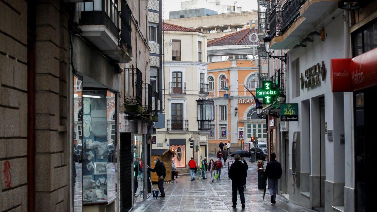 Imagen de San Pedro, con el Gran Teatro al fondo.