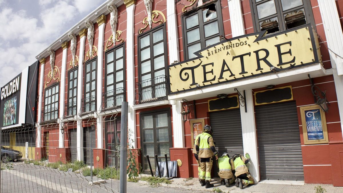 Fachada de la discoteca Teatre, durante la última inspección pericial el pasado mes de junio.
