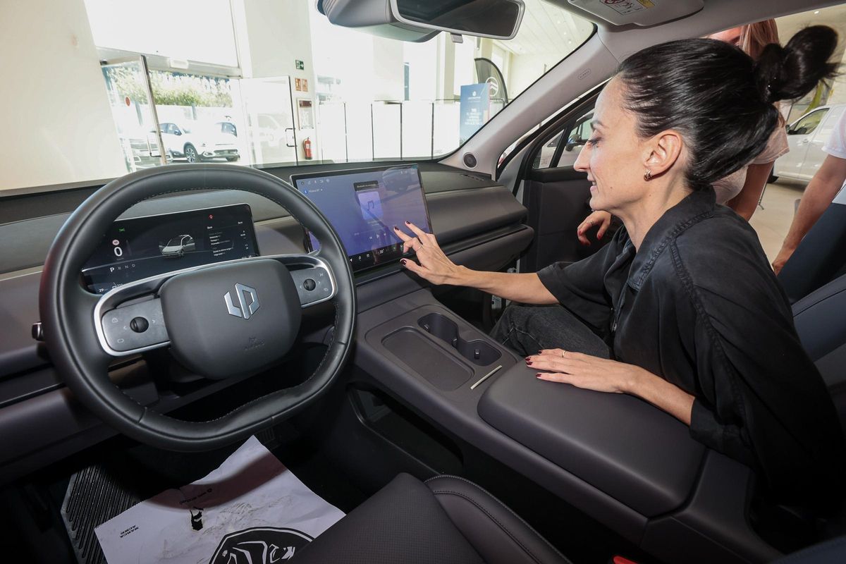 Leapmotor C10 incorpora inteligencia artificial en el panel de entretenimiento que se adapta a las costumbres y necesidades de los usuarios.
