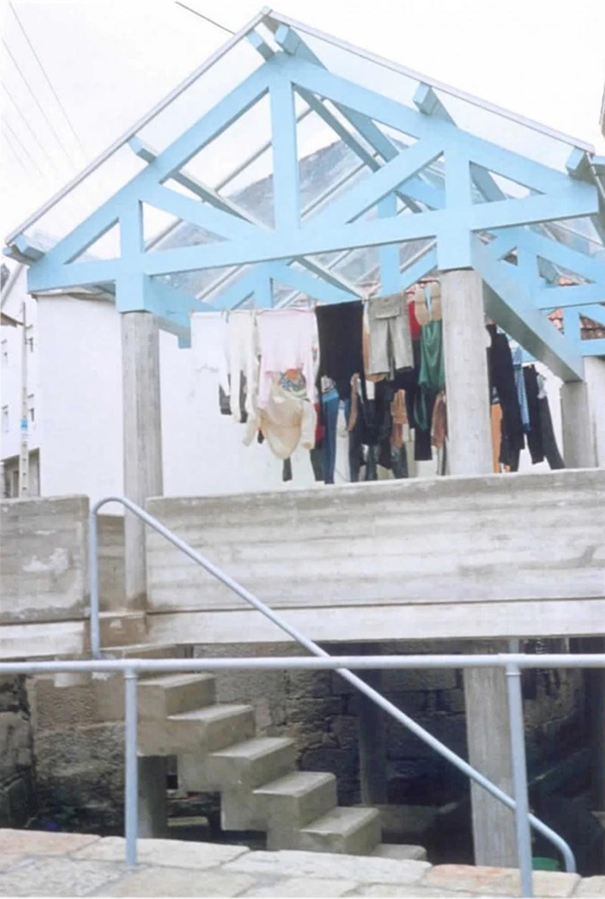 Uno de los proyectos de Campos: lavadero reconvertido en Combarro, Pontevedra, 1984.