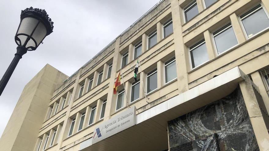 Fotogalería | La calle María Telo de Cáceres y la Agencia Tributaria