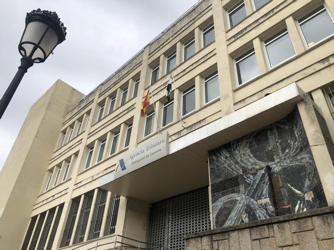 Fotogalería | La calle María Telo de Cáceres y la Agencia Tributaria