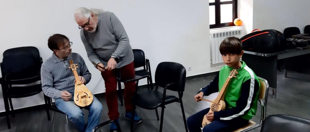 Clases de rabel en Villadepera. | Cedida