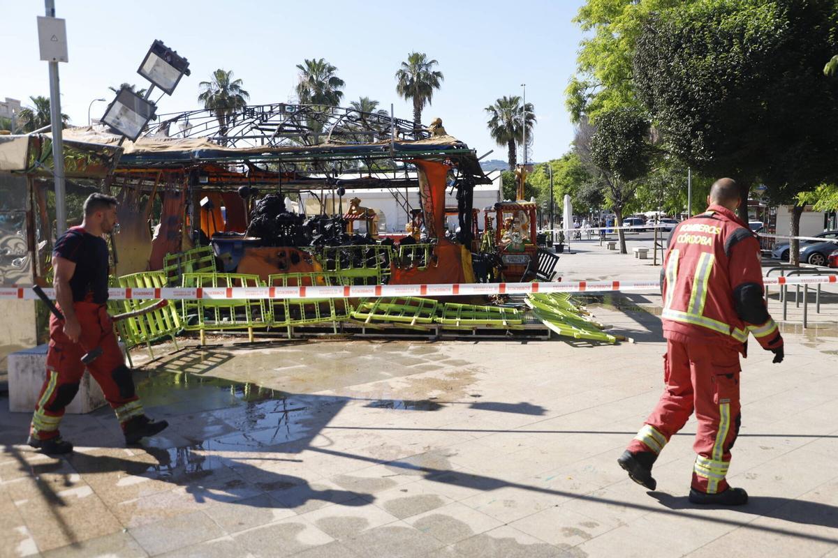 Incendio en un cacharrito en la plaza del zoco