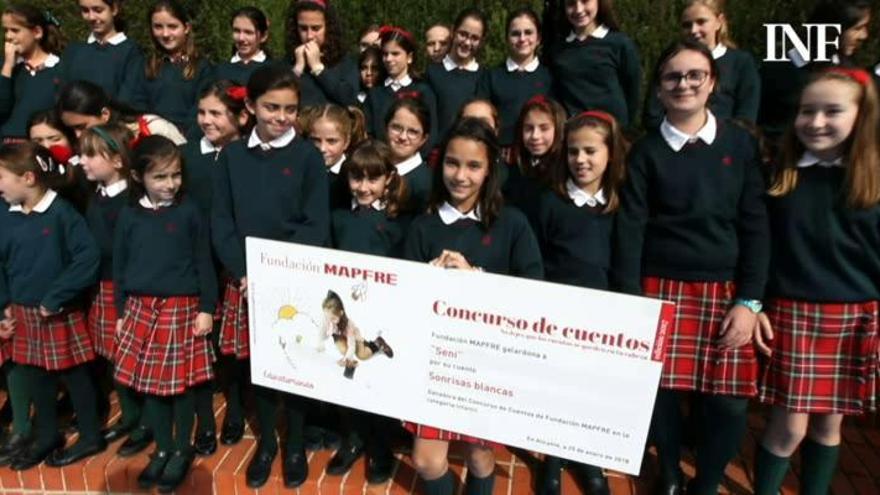 La Infanta Elena comparte una hora con las 600 alumnas del colegio Altozano de Alicante