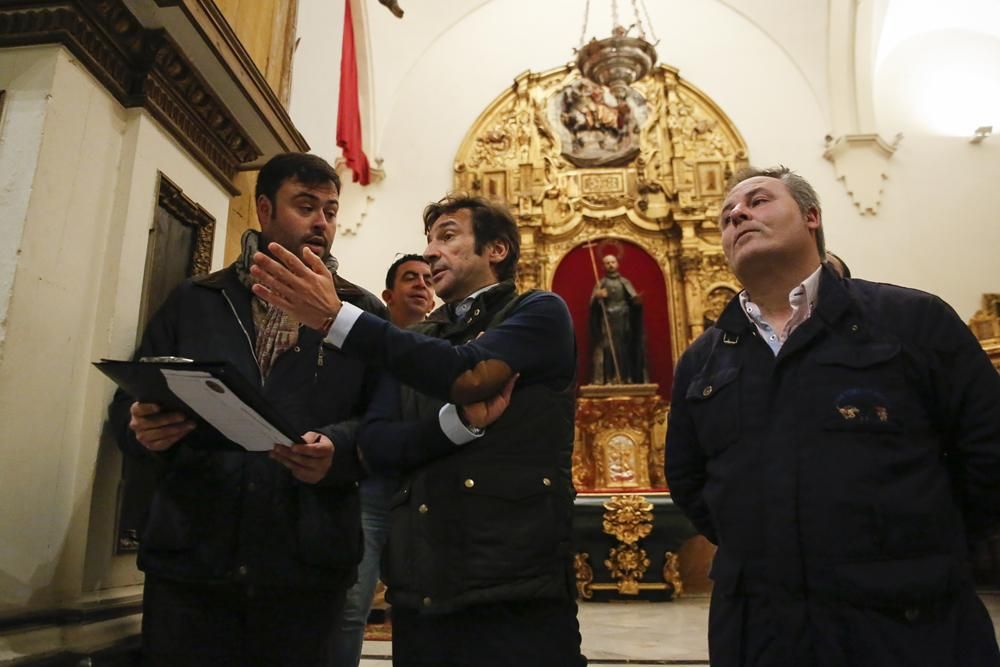 Las igualás de los costaleros anuncian la Semana Santa.