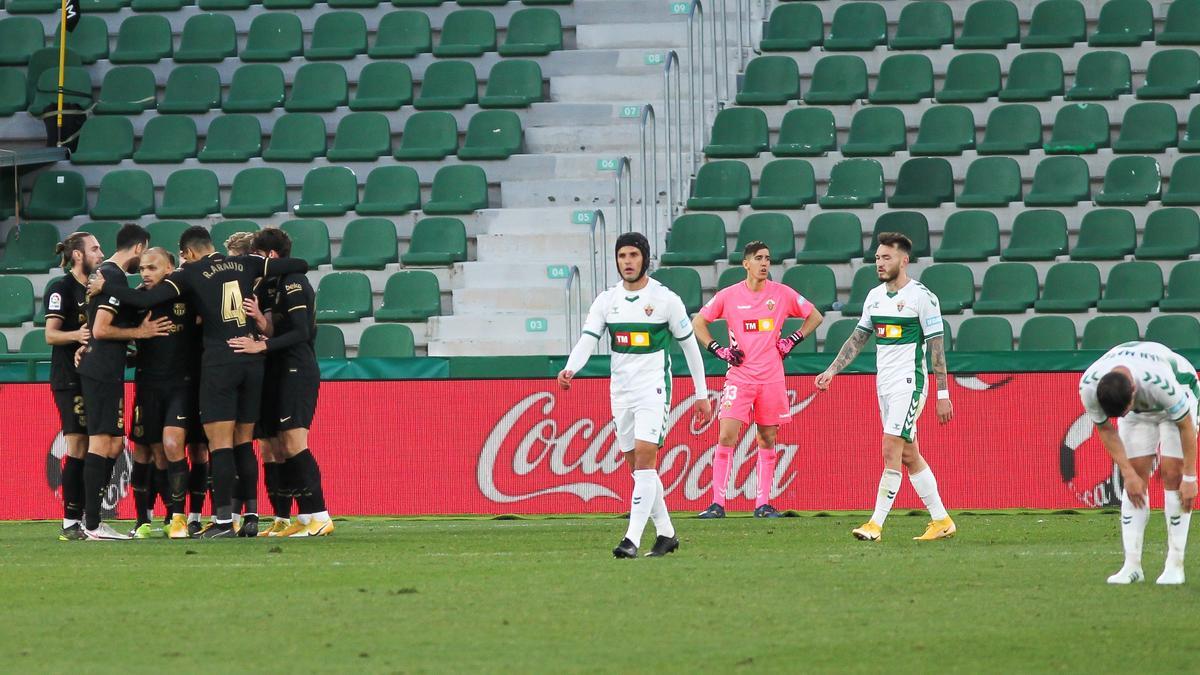 Alegría en el Barça, desolación en el Elche, tras el 0-1.