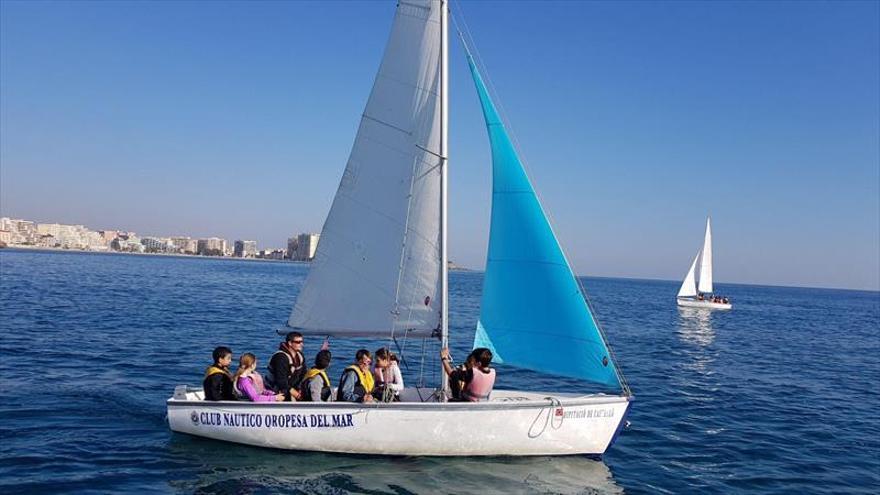 Els alumnes d’Orpesa es mullen amb l’esport nàutic PARTICIPANTS