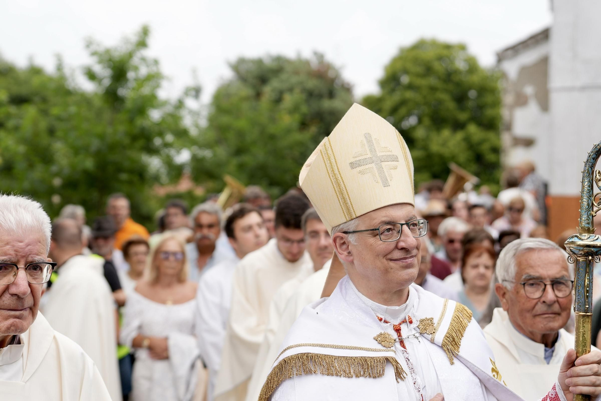 Abrazo multitudinario a la Virxe do Corpiño
