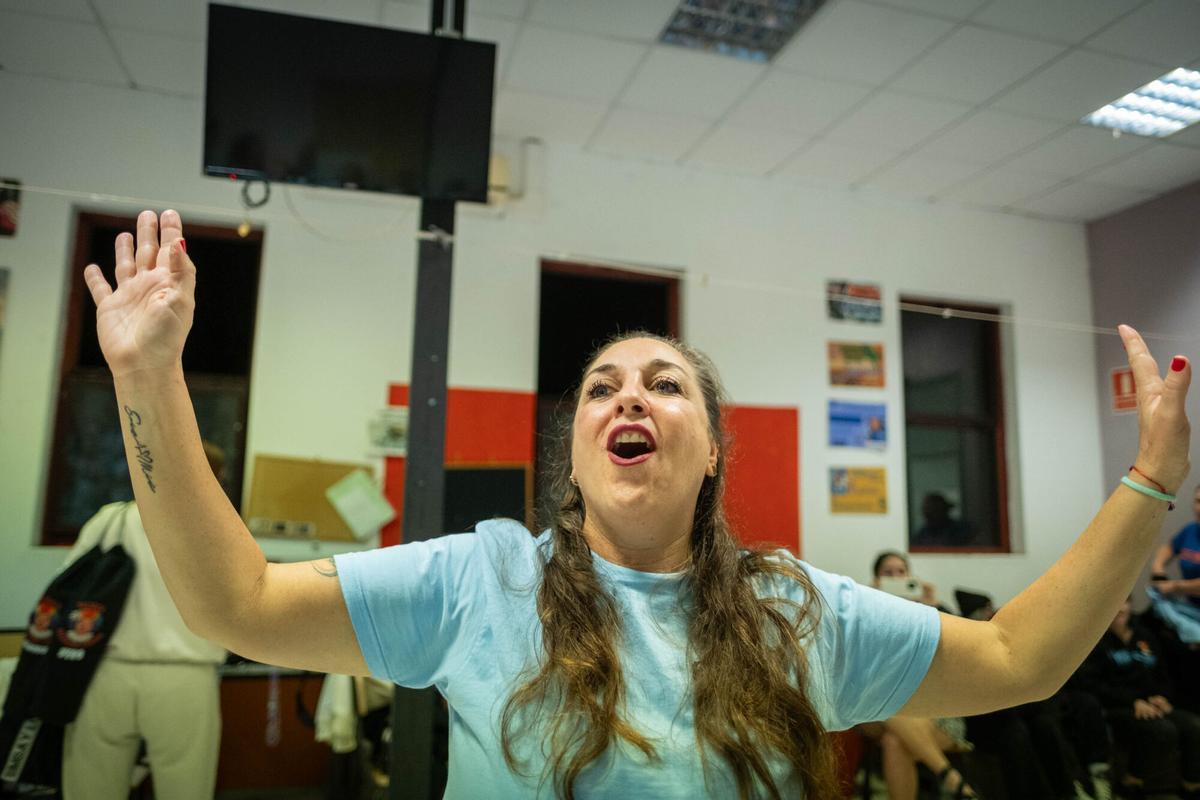 Reportaje con Redoblonas, murga femenina nueva en el Carnaval