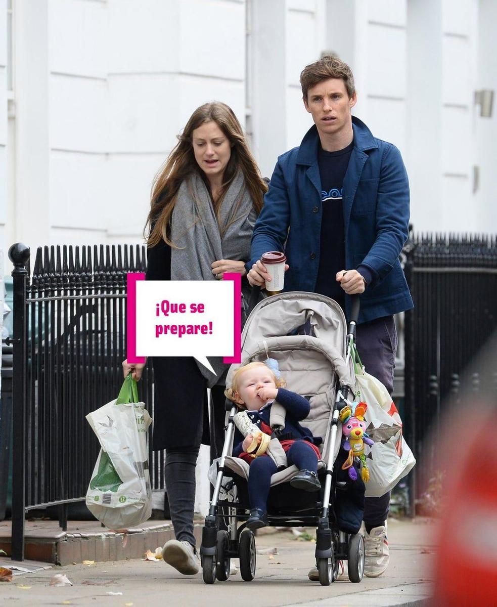 Eddie Redmayne y Hannah Bagshawe con su hija
