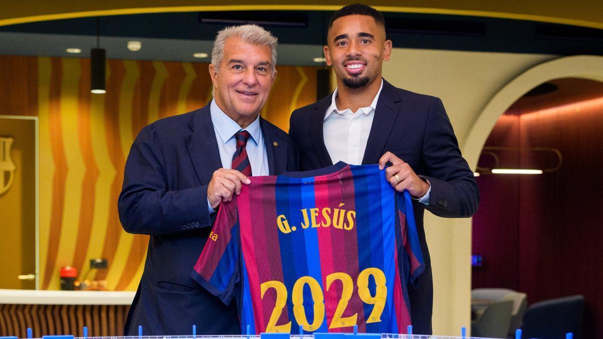 Joan Laporta con Gabriel Jesus, el nuevo delantero del Barça