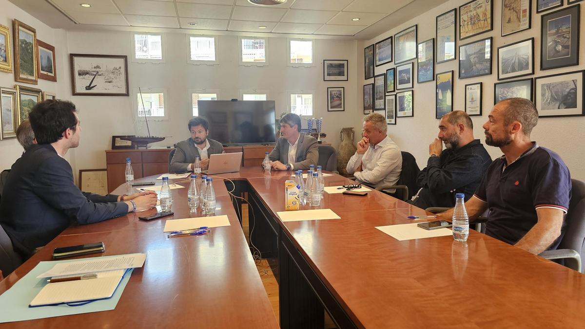 La reunión mantenida en el Club Náutico de La Vila.