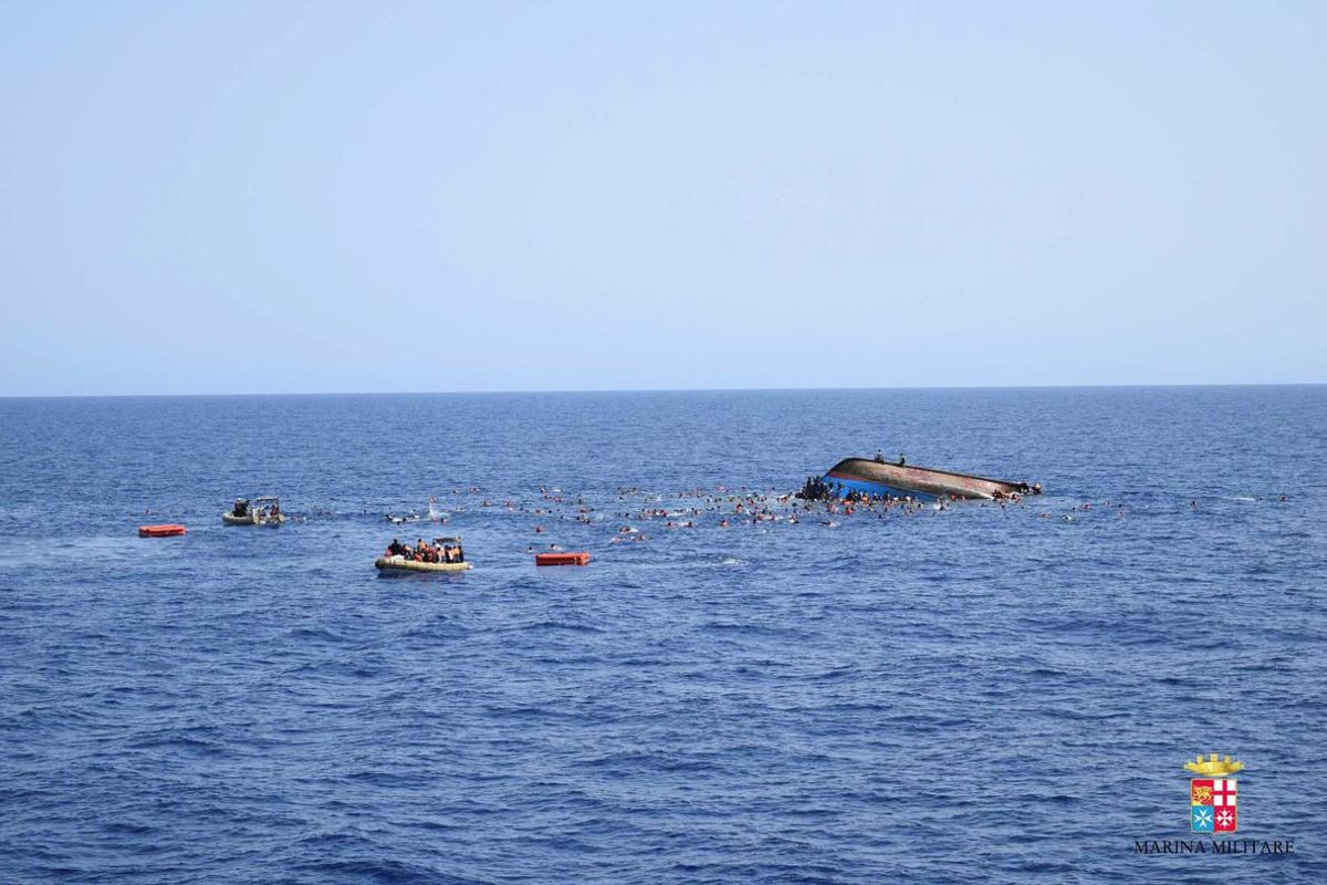 Migrants are rescued from a capsized boat during a rescue operation by Italian navy ships Bettica and Bergamini off the coast of Libya in this handout picture released by the Italian Marina Militare on May 25, 2016. Marina Militare/Handout via REUTERS    ATTENTION EDITORS - THIS PICTURE WAS PROVIDED BY A THIRD PARTY. FOR EDITORIAL USE ONLY.