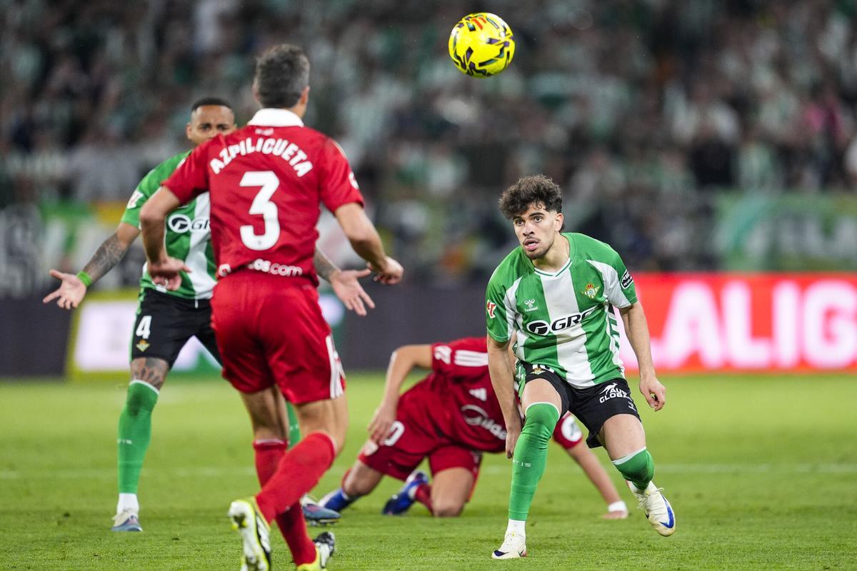 Una acción del Betis - Sevilla.