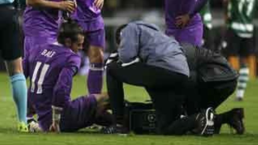 Bale sufre una luxación en el tobillo
