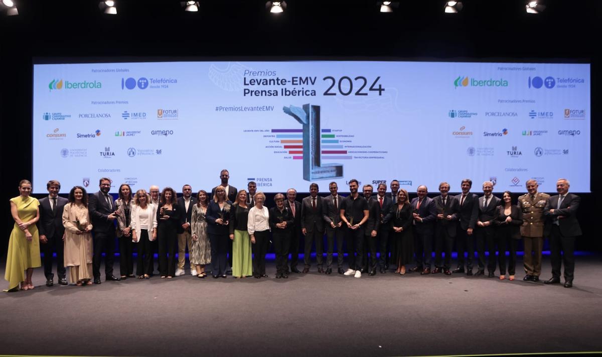 Foto de familia de los Premios Levante-EMV 2024.