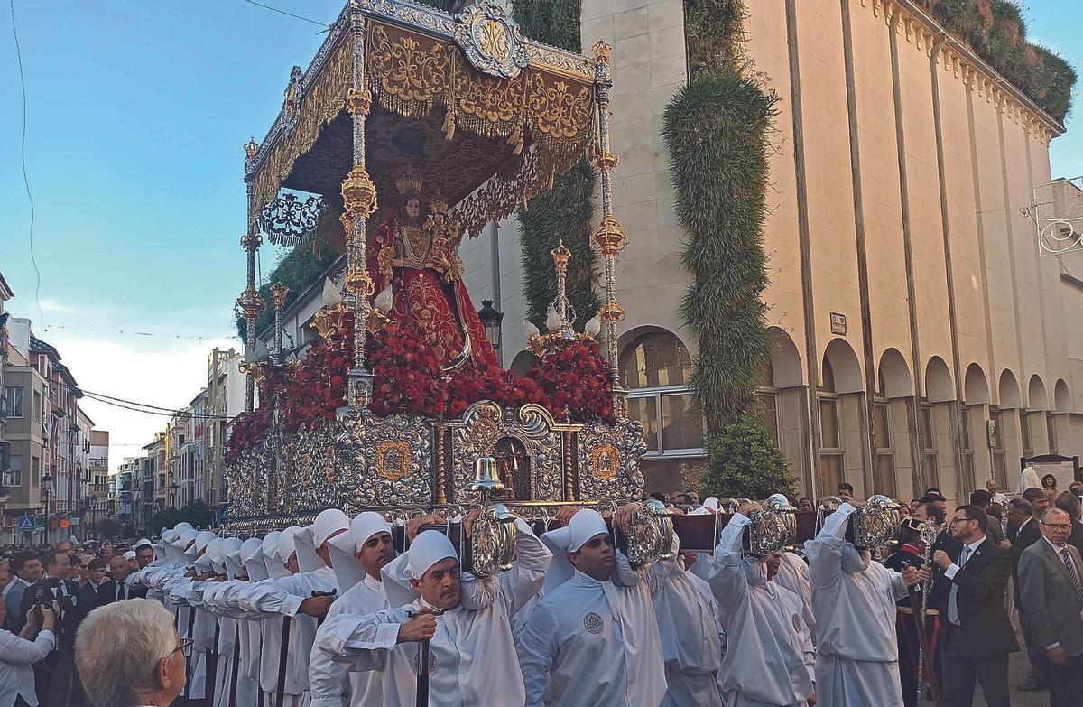 Virgen de Araceli, la imagen despierta un gran fervor desde su llegada a Lucena en el siglo XVI.