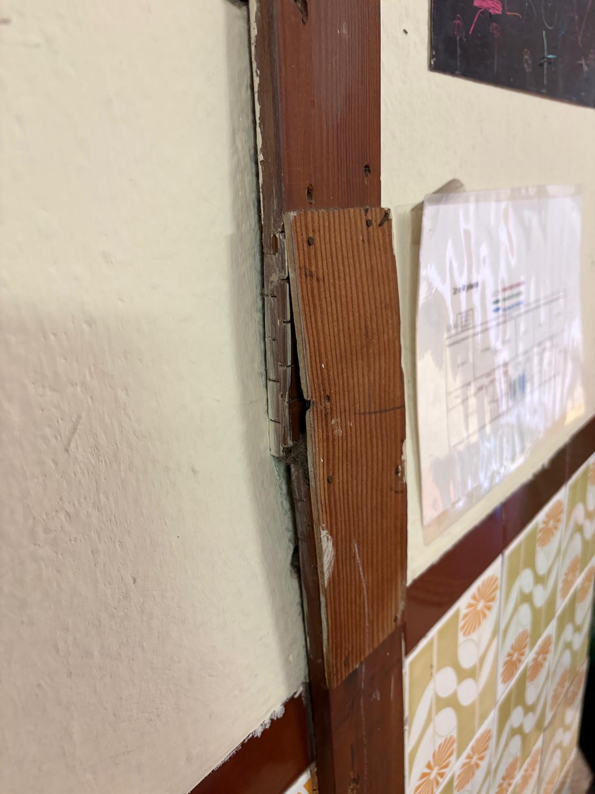 Imagen del dintel de una de las puertas de las aulas del CEIP Bisbe Climent.